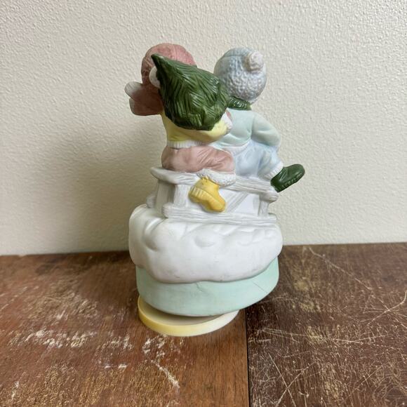 1989 House of Lloyd VINTAGE‎ Children Sledding Porcelain Music Box - Picture 5 of 8